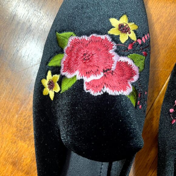 Lulu's Maggy Black‎ Velvet Embroidered Square-Toe Loafer Slides Size 9 - Picture 13 of 15